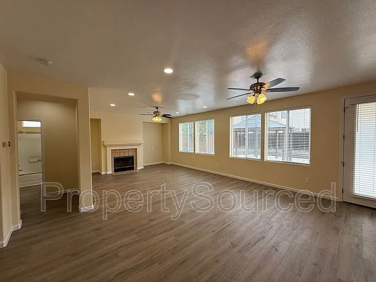 1830 Persimmon Way — Photo 8