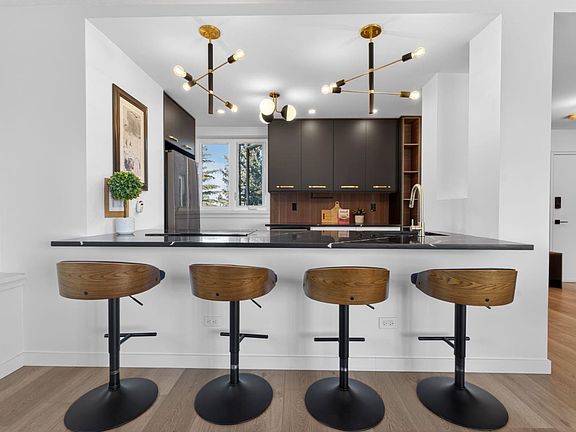 5th image of 3204 Rideau Pl SW #401