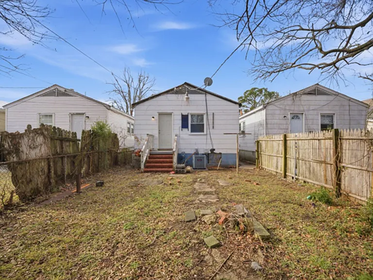 126 Ash Ave — Photo 15