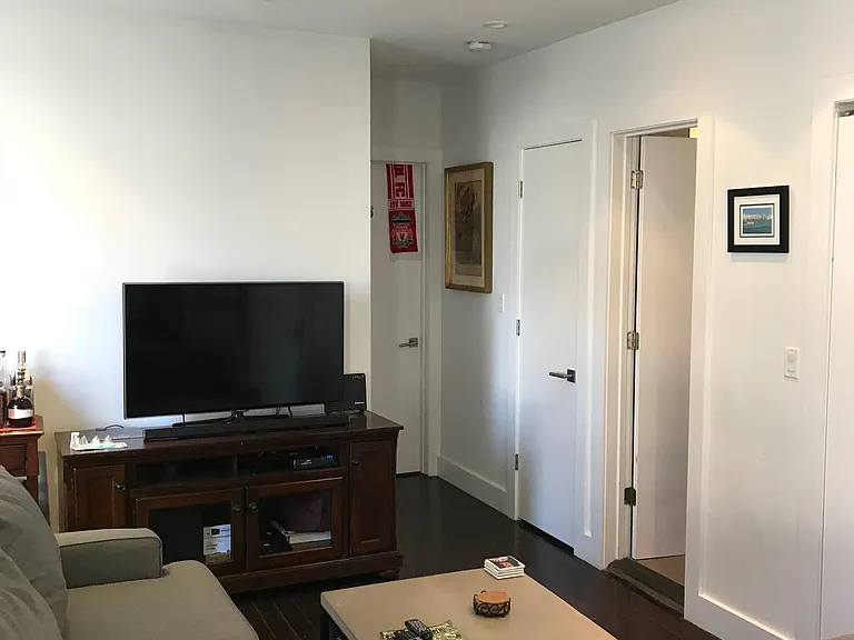 31 Bethune St #4R — Photo 6