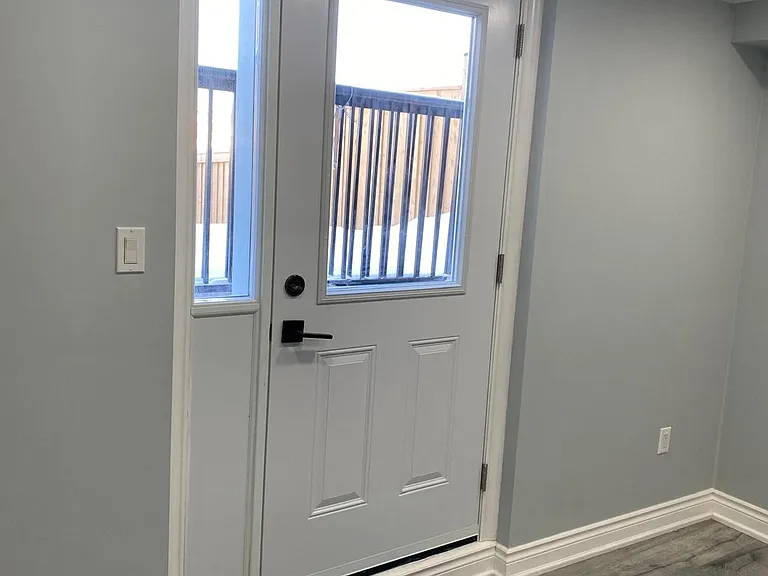 300 Miller Park Ave — Photo 1