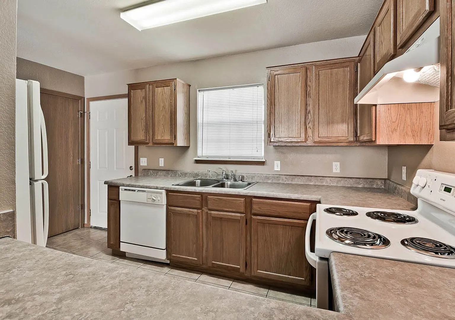 Meadowview - East 12 units — Photo 2