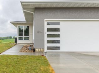 1836 Red Tail Dr, Waterloo, IA 50701