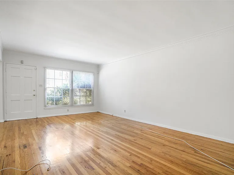 8551-8561 Holloway Dr — Photo 5
