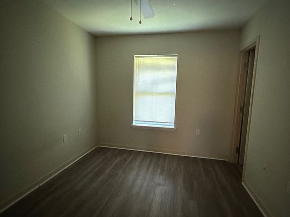 3rd image of 1609 W Pensacola St APT 211