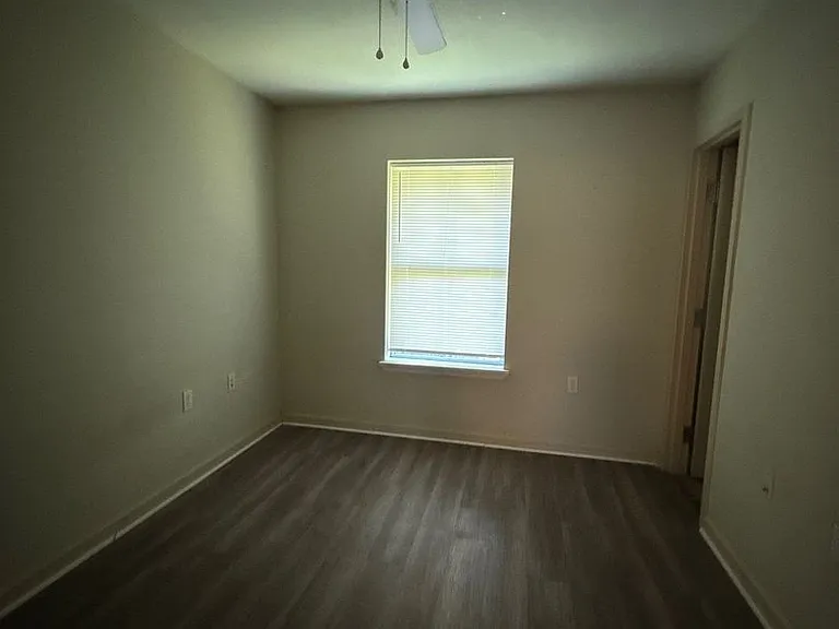 1609 W Pensacola St #211 — Photo 3