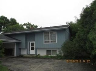 5625 Carriage Hills Dr, Racine, WI 53406