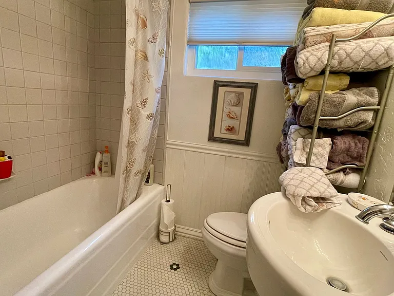551 Bay St — Photo 12