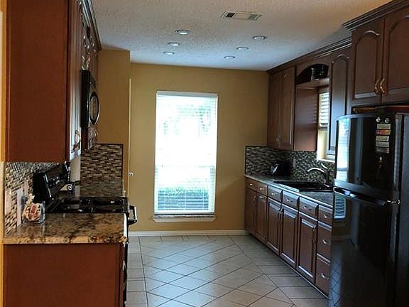 5th image of 1005 Brookhaven Dr