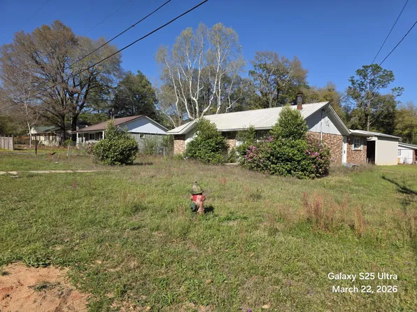 697 Long Dr, Crestview, FL 32539