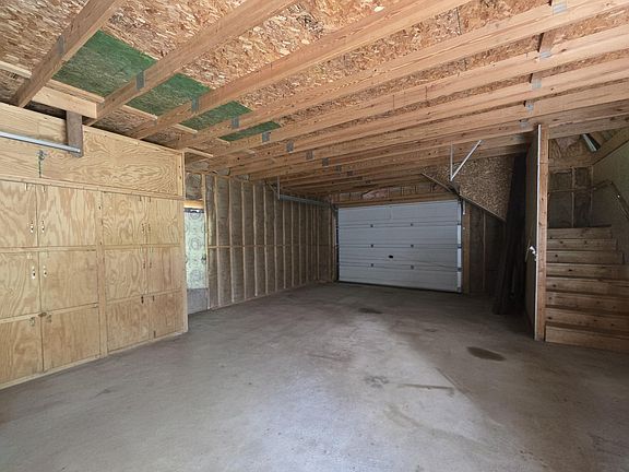 4th image of 2115 Drummond Rd