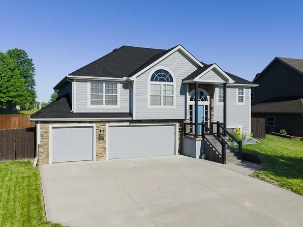 824 N Oak Ter, Tonganoxie, KS 66086