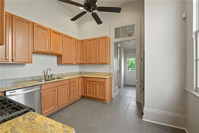 5345 Magazine St — Photo 11