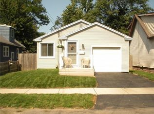 42 Holloway Rd, Rochester, NY 14610
