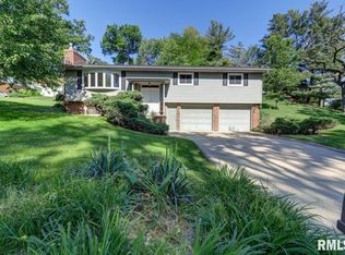 1106 N 5th St, Clinton, IA 52732