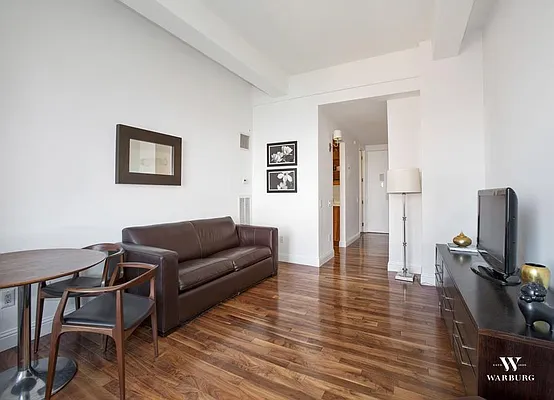 Rented by Warburg | media 40