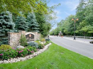 1202 Pointe Gate Dr #1202, Livingston, NJ 07039
