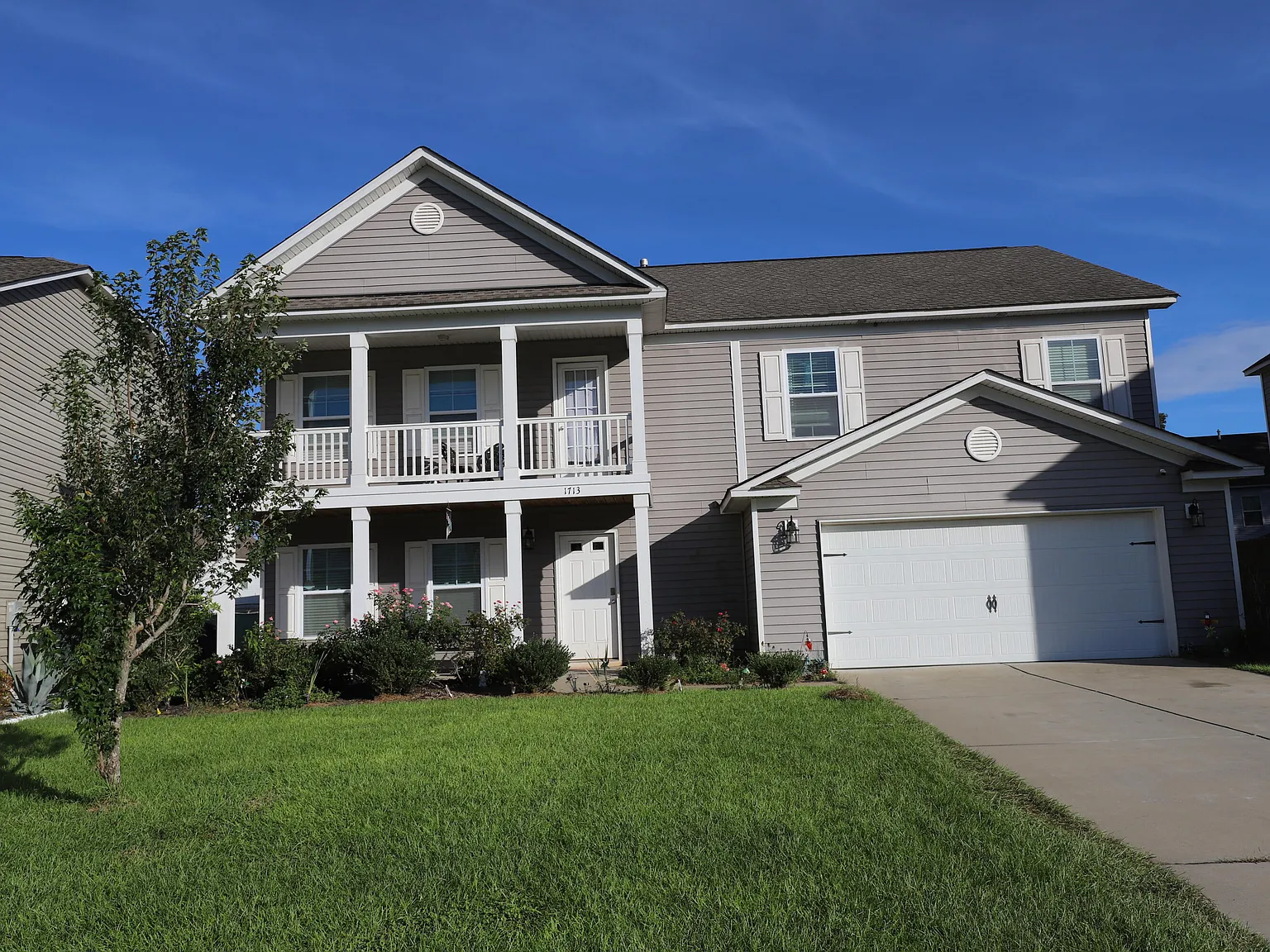 5 bed, 3.0 bath, 3198 sqft, $2,350 — Photo 2