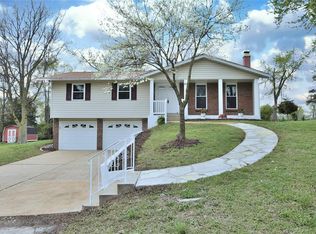 511 Ross Ln, Saint Charles, MO 63304