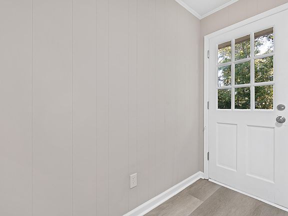 5th image of 4945 Fieldcrest Dr