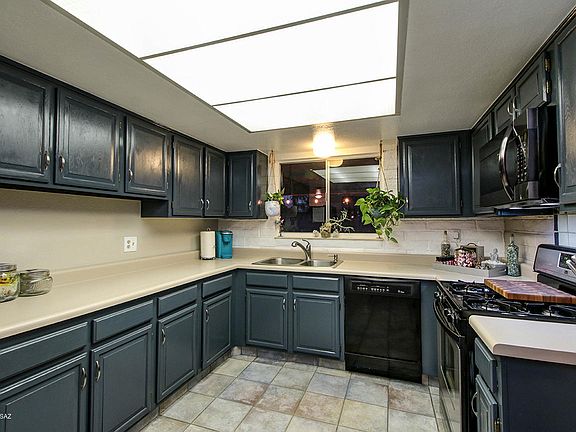 3rd image of 3241 W Calle Toronja