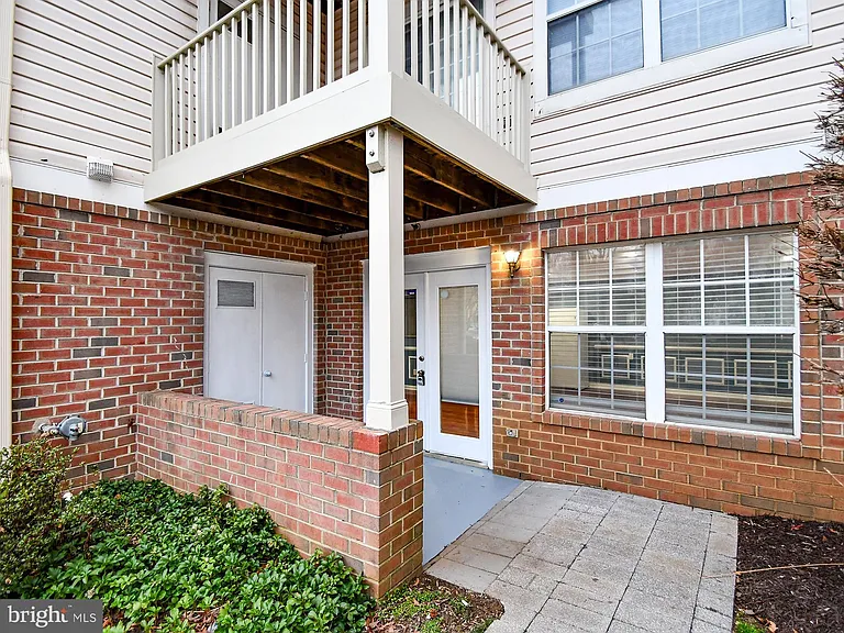 9720 Lake Pointe Ct #102 — Photo 31