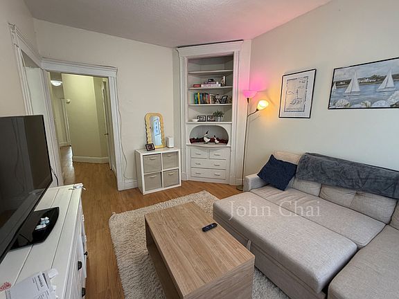 5th image of 11 Mount Hood Rd APT 4