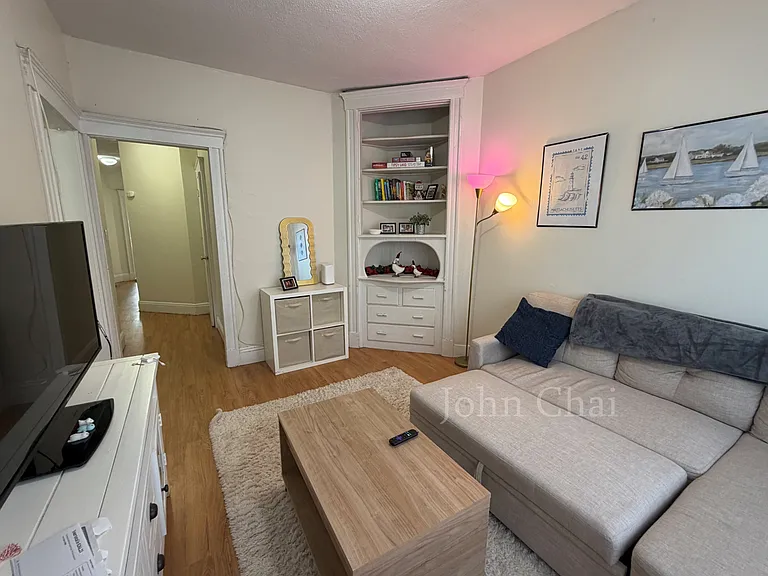 11 Mount Hood Rd #4 — Photo 5