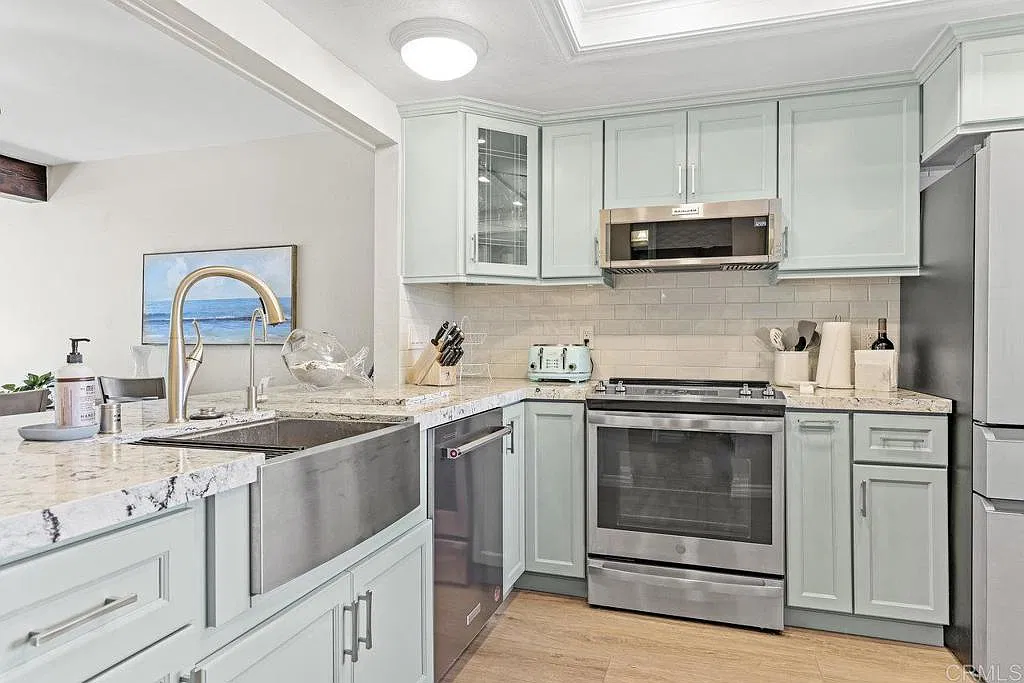 1 bed, 1.5 bath, 952 sqft, $3,400 — Photo 3