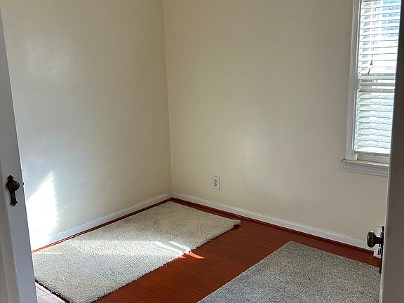 5th image of 24811 Notre Dame St