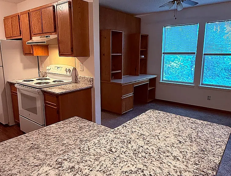 848 N Storer Ave #5 — Photo 1