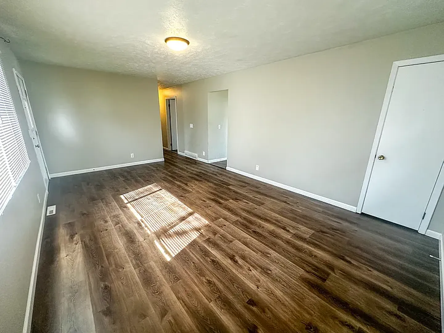 5611 S 113th St - 4 Bed/2 Bath in Millard School District | Updated Kitchen, Drive-Under 2-Car Ga... — Photo 4
