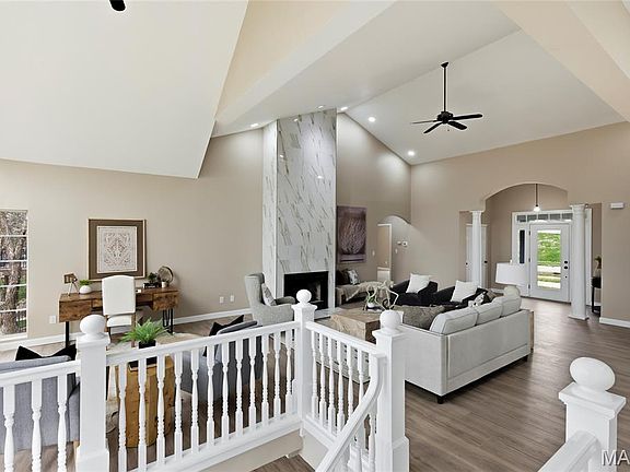 3rd image of 16038 Pierside Ln