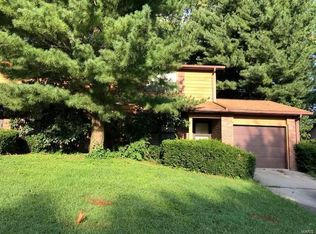 16 Twin Oaks Dr, Belleville, IL 62221