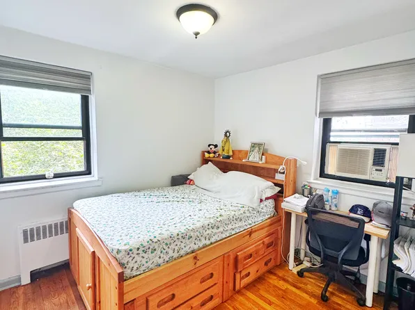 2705 Kings Highway image 11 of 20