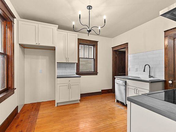 5th image of 1016 W Commercial St