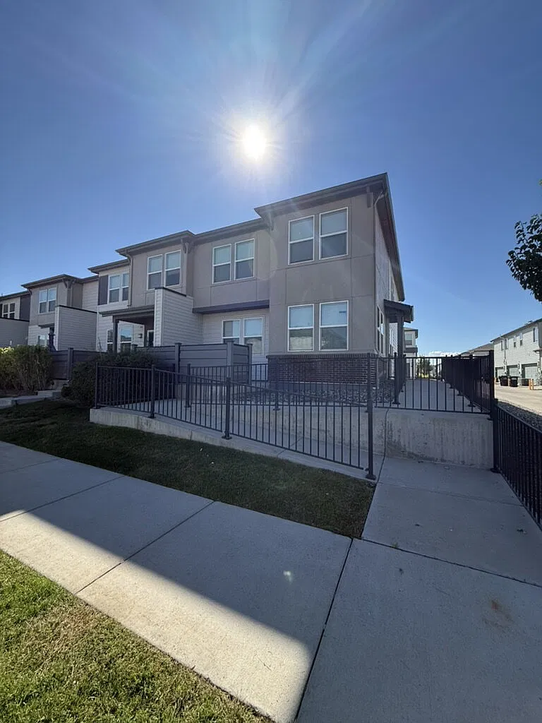 4 bed, 2.5 bath, 1859 sqft, $3,050 — Photo 1