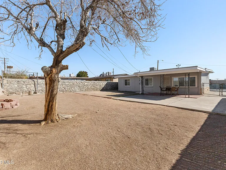 1015 N Clark Dr — Photo 15