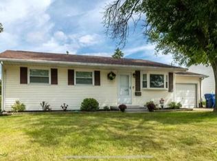 3107 Welshire Dr, Bettendorf, IA 52722