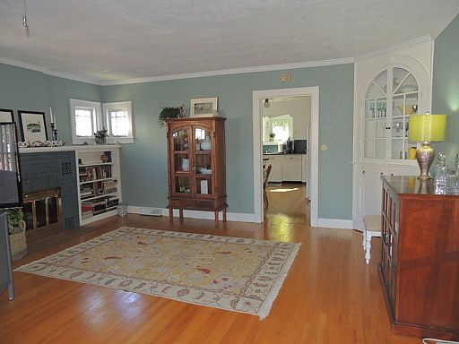 5th image of 236 E 8th St #A
