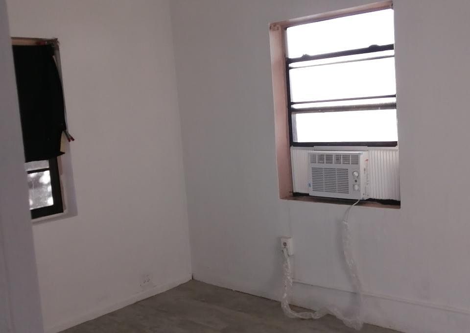 1st image of 4211 SW 61st Ave