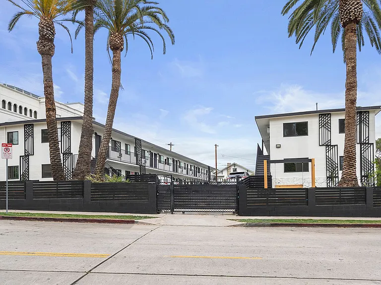 Echo Lake Apartments — Photo 3