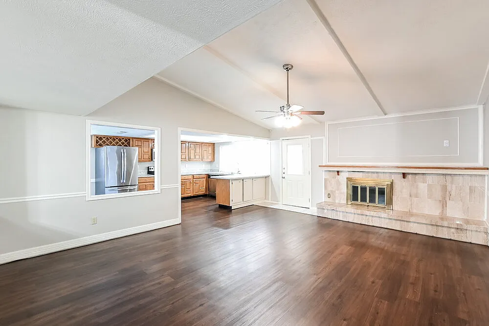 3 bed, 2.0 bath, 1764 sqft, $1,925 — Photo 4