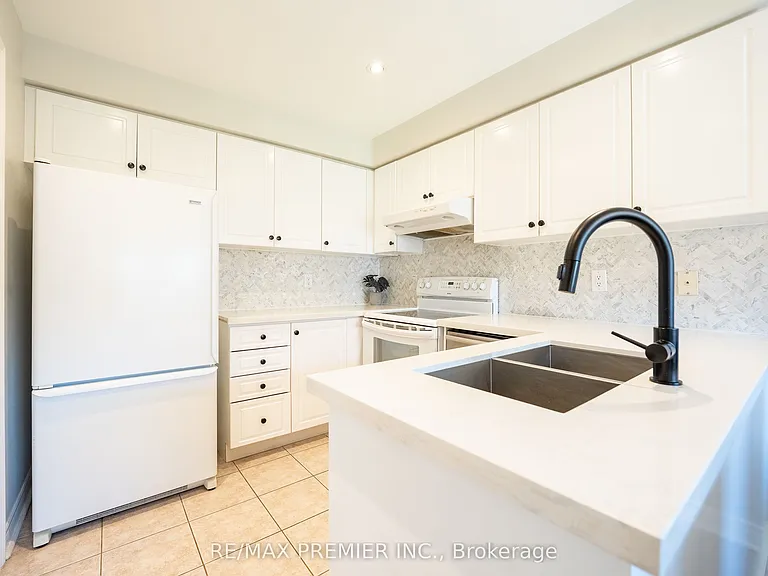 22 Laura Sabrina Dr — Photo 12