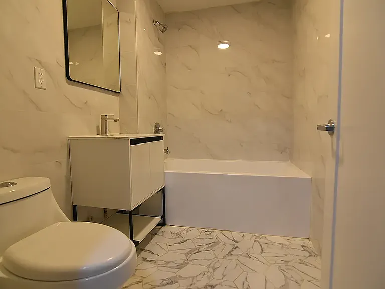 2026 Ocean Ave #22 — Photo 3