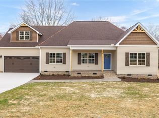 150 Legacy Ln, Eden, NC 27288