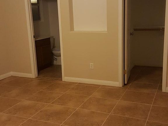 Mastet bedroom