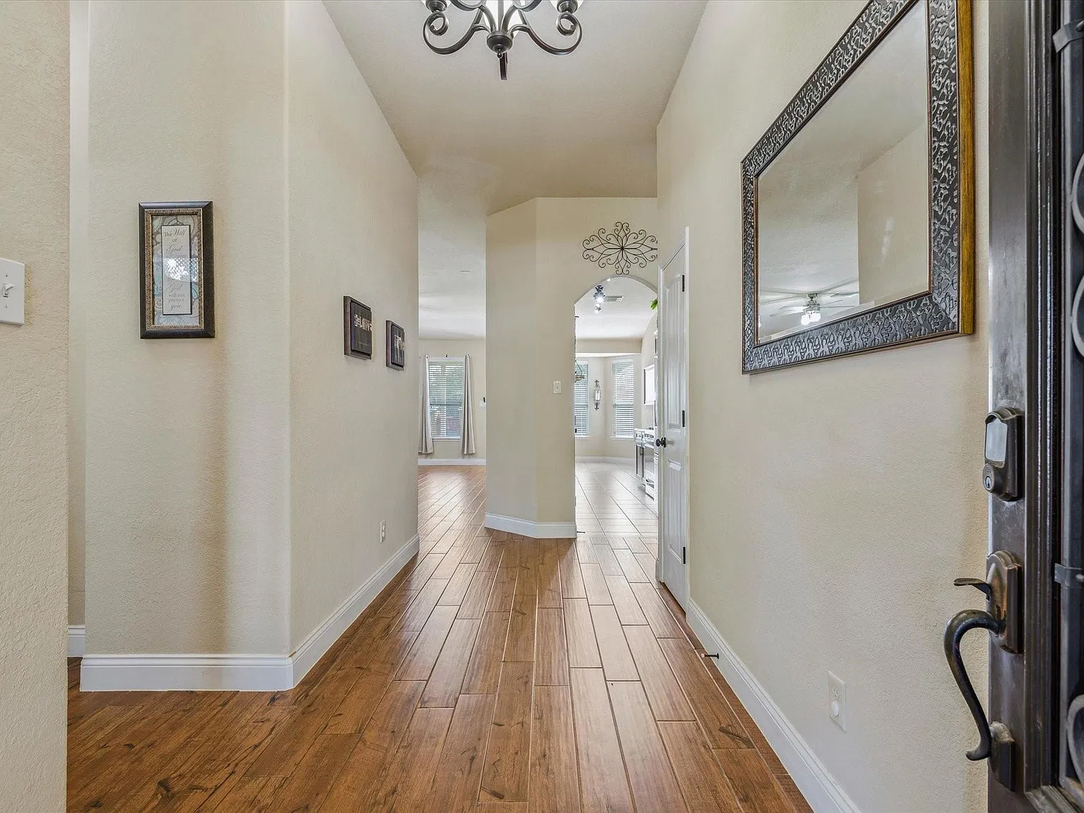 3 bed, 2.0 bath, 1551 sqft, $2,000 — Photo 3