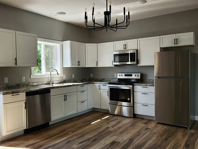 1007 7th St SE — Photo 1