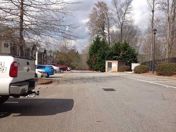 5th image of 484 Berckman Dr